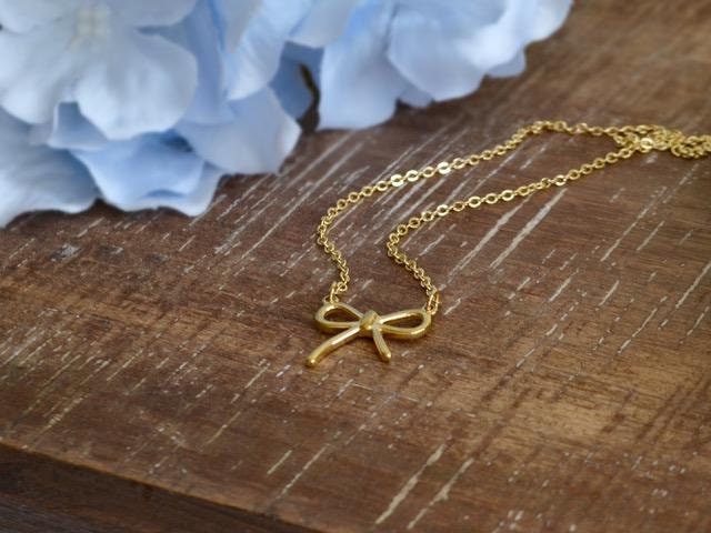 Dainty Bow Necklace